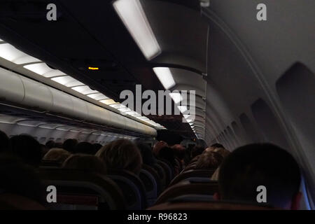 Die Kabine mit Passagieren während Take-off Reise Stockfoto