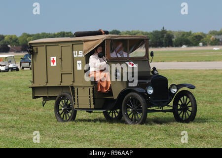 1918 Ford Model T Krankenwagen Replik. Weltkrieg 1 Dawn Patrol Jubiläum Rendezvous Ereignis. Das Nationale Museum der United States Air Force, Wright Stockfoto