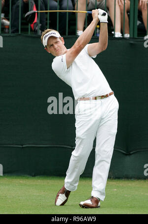 Luke Donald aus England T-Stücke weg auf der 1. Bohrung in der Endrunde der Weltgolf-Meisterschaften-Ca Championship in Doral Resort und Spa in Doral, Florida am 23. März 2008. Stockfoto