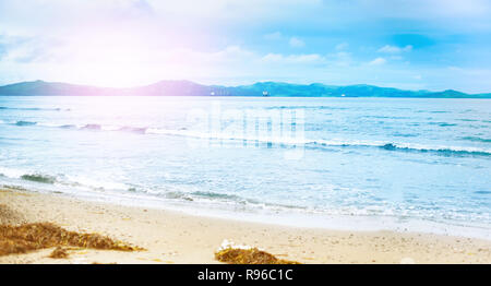 Banner Küste auf das Meer blauer Himmel den Sand Hügel am Horizont. Meer von Japan im Pazifischen Ozean Stockfoto