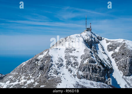 Herrlichem Bergblick Winterlandschaft von Stirovnik Peak, der höchste Gipfel der Nationalpark Lovcen, Montenegro Stockfoto