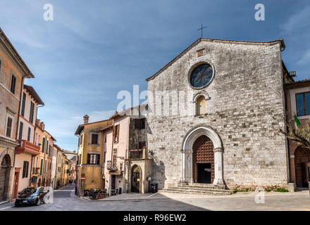 San Francesco Kirche, 13. Jahrhundert, an der Piazza San Francesco, der Via Roma, auf der linken, historischen Zentrum von San Gemini, Umbrien, Italien Stockfoto