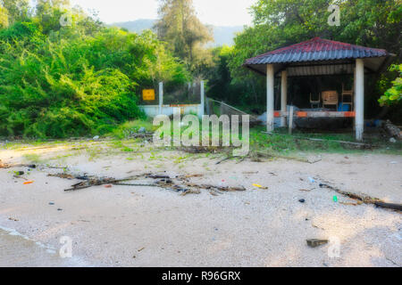 Diese schockierende Foto zeigt die völlig Kunststoff übersät Strand von Hua Hin in Thailand. Diese sind die ursprünglichen Stränden von Thailand Land der Müll Stockfoto