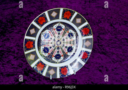 Royal Crown Derby Imari 1128 Dekorative Platte, Großbritannien Stockfoto