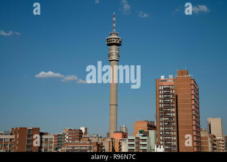 Johannesburg, Südafrika, 19. Dezember, 2018. Anzeigen von Hillbrow von der alten Festung auf Constitution Hill. Das alte Fort, ein Gefängnis seit den 1800er Jahren, wurde auch eine militärische Garnison während des Anglo-Boer Krieges verwendet. Heute ist die Festung ein Museum. Credit: Eva-Lotta Jansson/Alamy leben Nachrichten Stockfoto