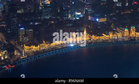 Shanghai, Shanghai, China. 20 Dez, 2018. Shanghai, China - Luftaufnahmen des Bund bei Nacht in Shanghai, China. Credit: SIPA Asien/ZUMA Draht/Alamy leben Nachrichten Stockfoto