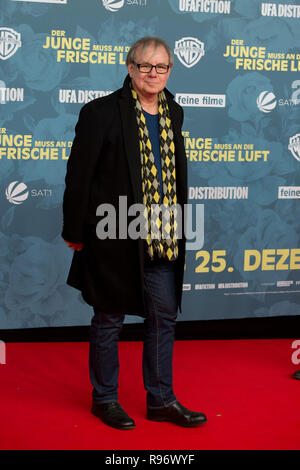 Essen, Deutschland. 18 Dez, 2018. Joachim Krol, Schauspieler, auf dem Roten Teppich Red Carpet Show, Film Premiere "der Junge an der frischen Luft" vom 18.12. 2018, in der Lichtburg in Essen | Verwendung der weltweiten Kredit: dpa/Alamy leben Nachrichten Stockfoto