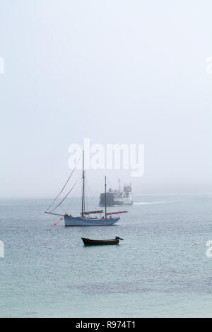 Loch Buie, Glasgow Caledonian Mac Brayne Fähre. Gerade aus Fionnphort, Mull, Iona Sound, zum Pier, Port Ronain, Isle of Iona, Morgens Nebel. Stockfoto