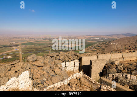 Befestigungen auf dem Berg Bental aus dem Yom Kippur Krieg in Israels Golanhöhen mit Blick auf die israelische und die syrische Landschaft Stockfoto