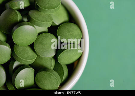 Details von Chlorella Spirulina Tabletten Stockfoto