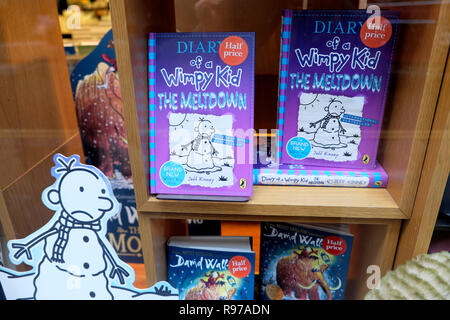 Waterstones buch Anzeige Diary of a Wimpy Kid, die Kernschmelze im Dezember London England UK 2018 KATHY DEWITT Stockfoto