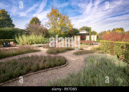 Appeltern, Niederlande, 29. September 2017: architektonische Gebäude in der schönen Herbst Garten in den Niederlanden Stockfoto