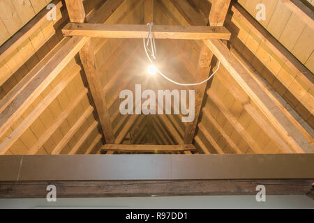 Alte hölzerne Decke mit Balken auf Holz Hintergrund Stockfotografie - Alamy