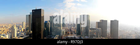 PARIS, Frankreich - 5. Januar: La Defense am 5. Januar 2010. La Defense Business District von Paris Stadtbild Panorama. Stockfoto