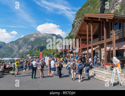 Kai im Zentrum der Stadt, Geiranger, Møre og Romsdal, Sunnmøre, Norwegen Stockfoto