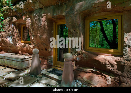 Rockhouse Retreat, eine Höhle aus einem 800 Jahre alten Höhle von Angelo Mastropietro geschnitzt Stockfoto