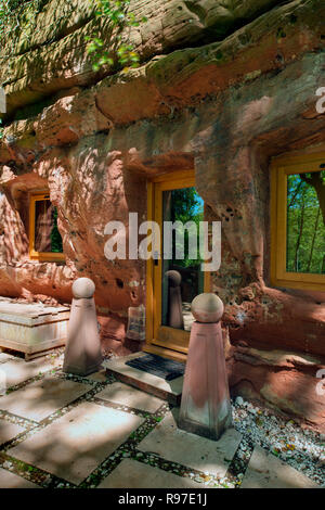 Rockhouse Retreat, eine Höhle aus einem 800 Jahre alten Höhle von Angelo Mastropietro geschnitzt Stockfoto