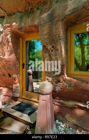 Rockhouse Retreat, eine Höhle aus einem 800 Jahre alten Höhle von Angelo Mastropietro geschnitzt Stockfoto