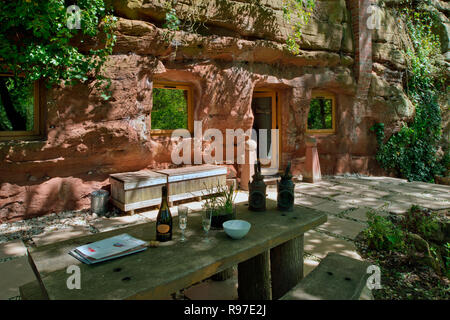 Rockhouse Retreat, eine Höhle aus einem 800 Jahre alten Höhle von Angelo Mastropietro geschnitzt Stockfoto