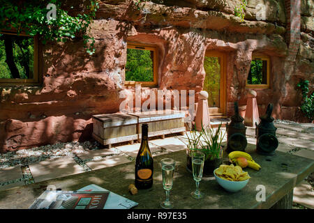 Rockhouse Retreat, eine Höhle aus einem 800 Jahre alten Höhle von Angelo Mastropietro geschnitzt Stockfoto