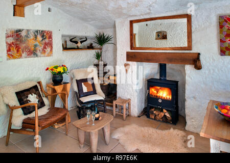 Rockhouse Retreat, eine Höhle aus einem 800 Jahre alten Höhle von Angelo Mastropietro geschnitzt Stockfoto