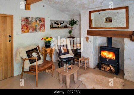 Rockhouse Retreat, eine Höhle aus einem 800 Jahre alten Höhle von Angelo Mastropietro geschnitzt Stockfoto