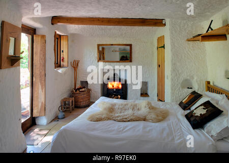 Rockhouse Retreat, eine Höhle aus einem 800 Jahre alten Höhle von Angelo Mastropietro geschnitzt Stockfoto