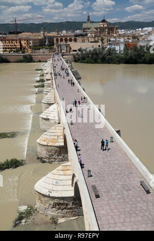 Puente Romano, Cordoba, Spanien Stockfoto