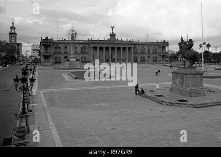 MONTERREY, NL/MEXIKO - Nov 10, 2003: Blick auf die macroplaza und Governor's Palace auf dem Hintergrund Stockfoto