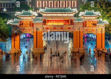 Nacht Blick von der Großen Halle des People's Square in Chongqing Stockfoto