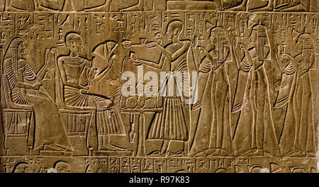 Hori (Rechteck stehen, Gesims; Pyramidion) stèle-Stele, Kalkstein 145 x 95 x 19 cm, 380 kg Neue Empire; 19. Dynastie Ca. 1250-1200 v. Chr.. Ägypten, Ägyptische. Stockfoto