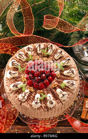 Christmas Cake Mutter Schokolade mit Kirschen Stockfoto