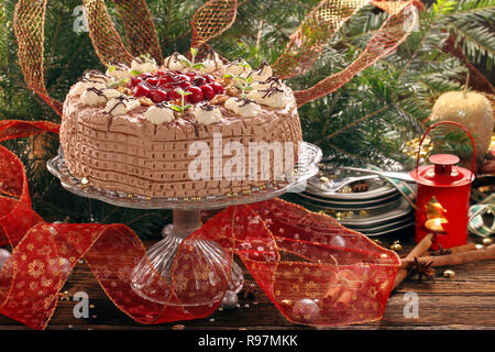 Christmas Cake Mutter Schokolade mit Kirschen Stockfoto