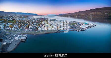 Akureyri im Norden Islands, im Herbst Stockfoto