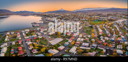 Akureyri im Norden Islands, im Herbst Stockfoto