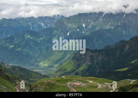 Blick von Rothang Pass an der schönen grünen Tal, Himachal Pradesh, Indien Stockfoto