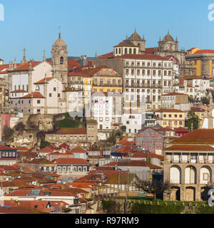 Tag Aussicht auf die Altstadt von Porto, Portugal. Stockfoto