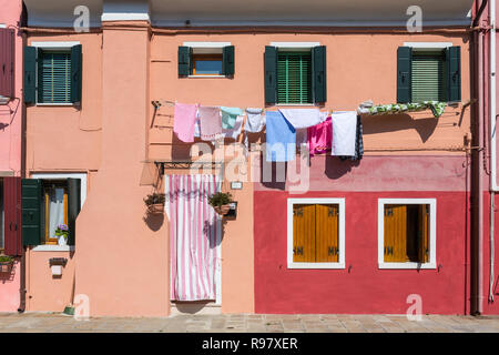 Bunte Häuser in Burano, Venedig, Italien. Stockfoto