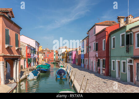 Bunte Häuser in Burano, Venedig, Italien. Stockfoto