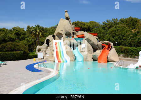 Aqua-Park mit Wasser gleitet in Luxus-Hotel, Antalya, Türkei Stockfoto