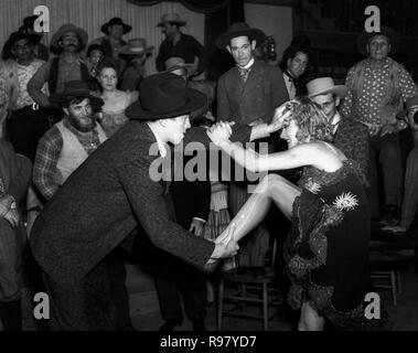 Original Film Titel: DESTRY RIDES WIEDER. Englischer Titel: DESTRY RIDES WIEDER. Jahr: 1939. Regie: George Marshall. Stars: James Stewart; Marlene Dietrich. Quelle: UNIVERSAL PICTURES/Album Stockfoto