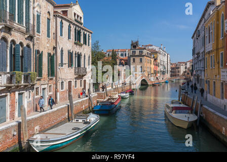 Venedig, Italien, 23. März, 2018: Tag Blick auf der Seite Kanal in Venedig, Italien Stockfoto