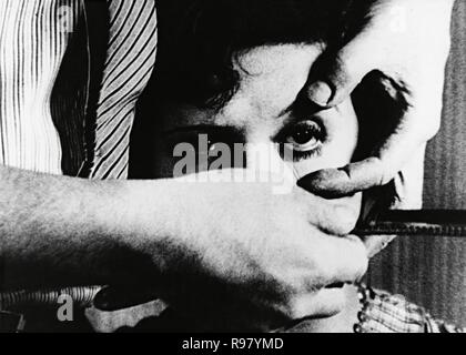 Original Film Titel: Un Chien Andalou. Englischer Titel: Ein andalusischer Hund. Jahr: 1929. Regie: Luis Buñuel. Credit: BUNUEL - DALI/Album Stockfoto