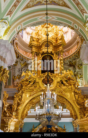 Innenraum der Heiligen Peter und Paul Kathedrale in Peter und Paul Festung auf Hare Island, St. Petersburg, Russland. Ruhestätte der Könige. Stockfoto