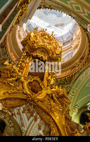 Innenraum der Heiligen Peter und Paul Kathedrale in Peter und Paul Festung auf Hare Island, St. Petersburg, Russland. Ruhestätte der Könige. Stockfoto