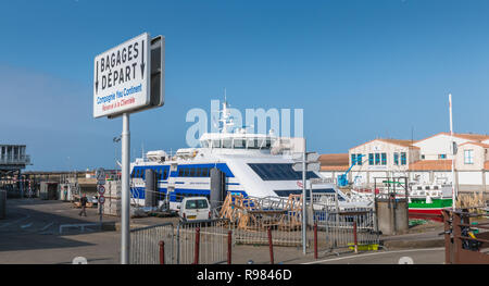 Port Joinville, Frankreich - 18 September, 2018: Blick von der Fähre auf der Insel von Yeu, die den Transport von Waren und Personen zwischen den Stockfoto