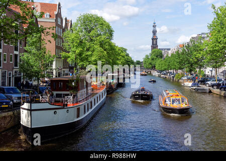 Touristische Ausflugsboote auf der Prinsengracht in Amsterdam, Niederlande Stockfoto