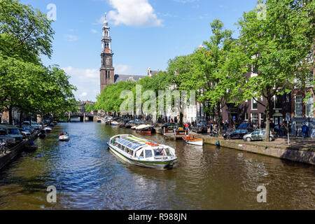 Touristische Bootsfahrt auf der Prinsengracht in Amsterdam, Niederlande Stockfoto