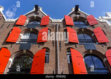 Traditionelle holländische Gebäude an der Prinsengracht in Amsterdam, Niederlande Stockfoto