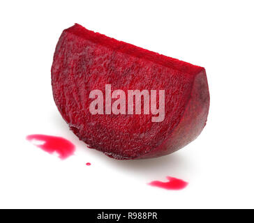 Frische rote Rüben Slice auf weißem Hintergrund Stockfoto